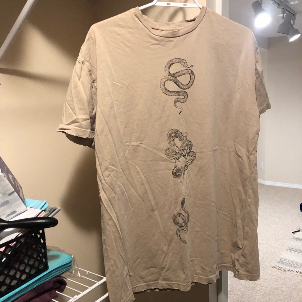 Beige tshirt UO style